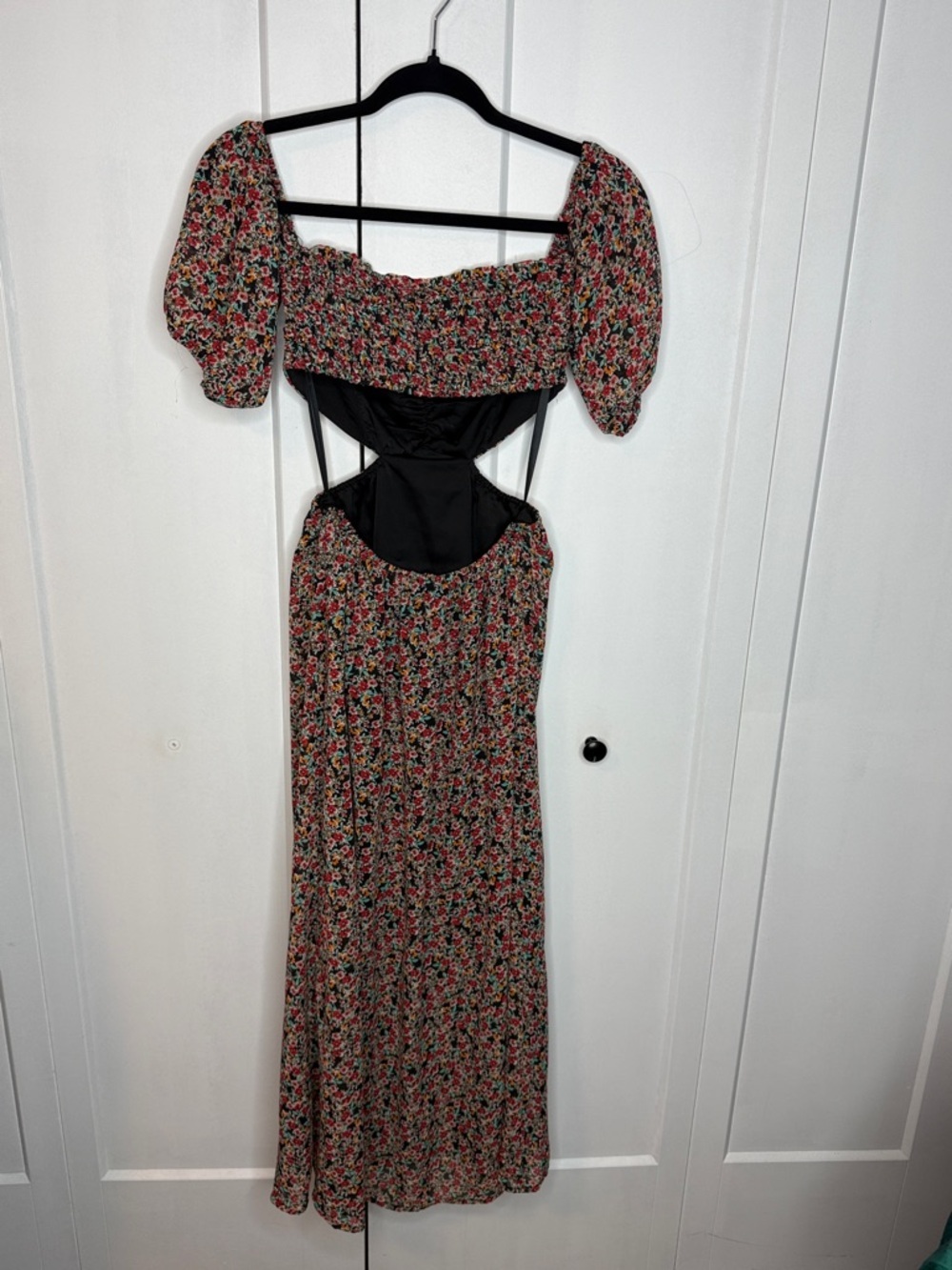 Park & Fifth Small Red Floral Midi Dress with Puff Sleeves - peekaboo sides and - Picture 3 of 6